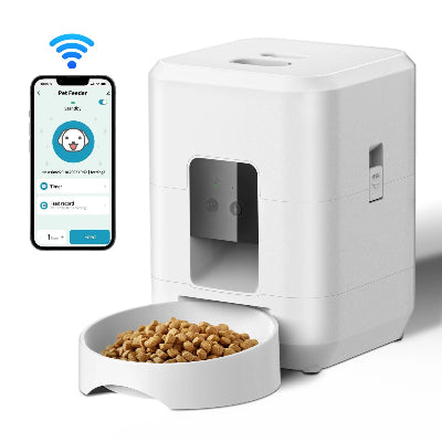 White pet feeder with a bowl of kibble and a smartphone displaying the PetSafe app on a white background